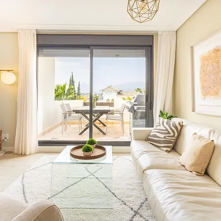 Door To The Sun - Happy Apartman *