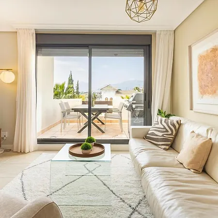 Door To The Sun - Happy Apartman